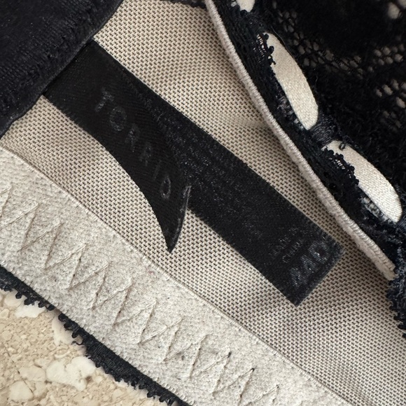 Torrid Black Lace Bra Balconette size 44D - Picture 2 of 2